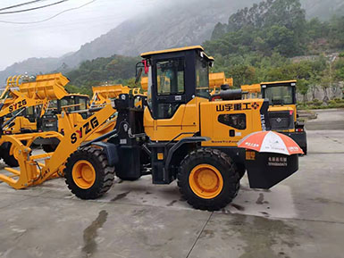 恭喜羅總喜提新車，山宇裝載機(jī)940走起，山宇重工，助您成功！